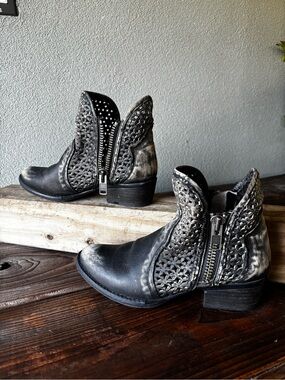 Circle G Black and White Distressed Cutout Ankle Booties